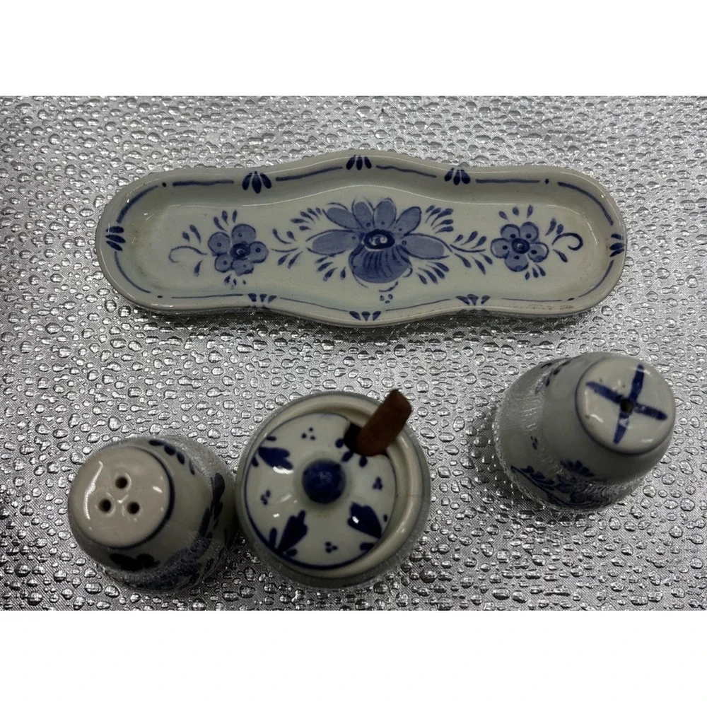 Delft Blue Netherlands Hand Painted 6‎ Piece Condiment Set Tray Wooden Spoon